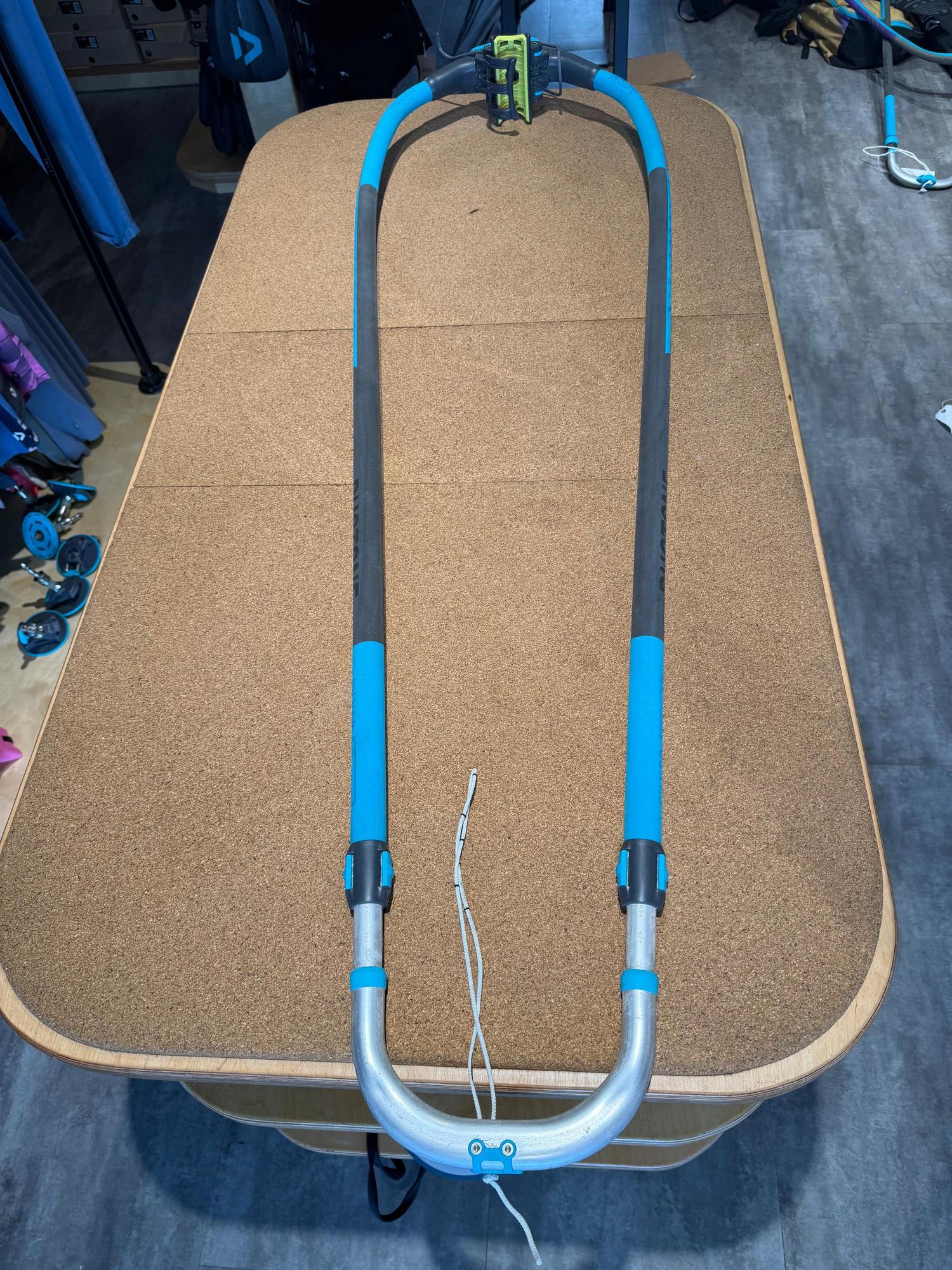 Used Duotone Silver Series Mega.Slim 140-200 windsurfing boom in blue and black with adjustable aluminium tail.