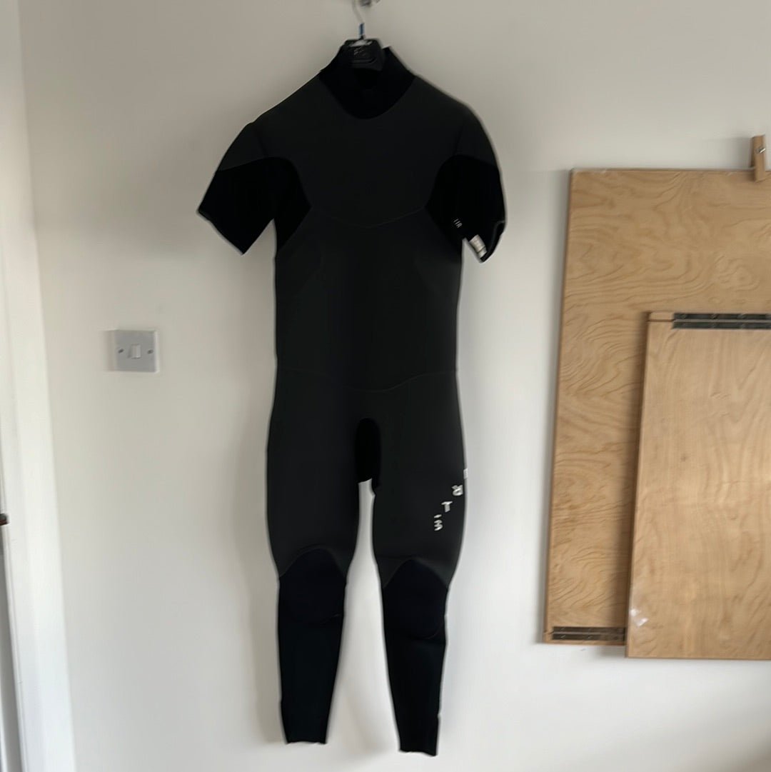 ION Strike Core Steamer SS 4/3 Men’s Wetsuit size Medium - Worthing Watersports - 9008415734900 - Wetsuits - ION Water