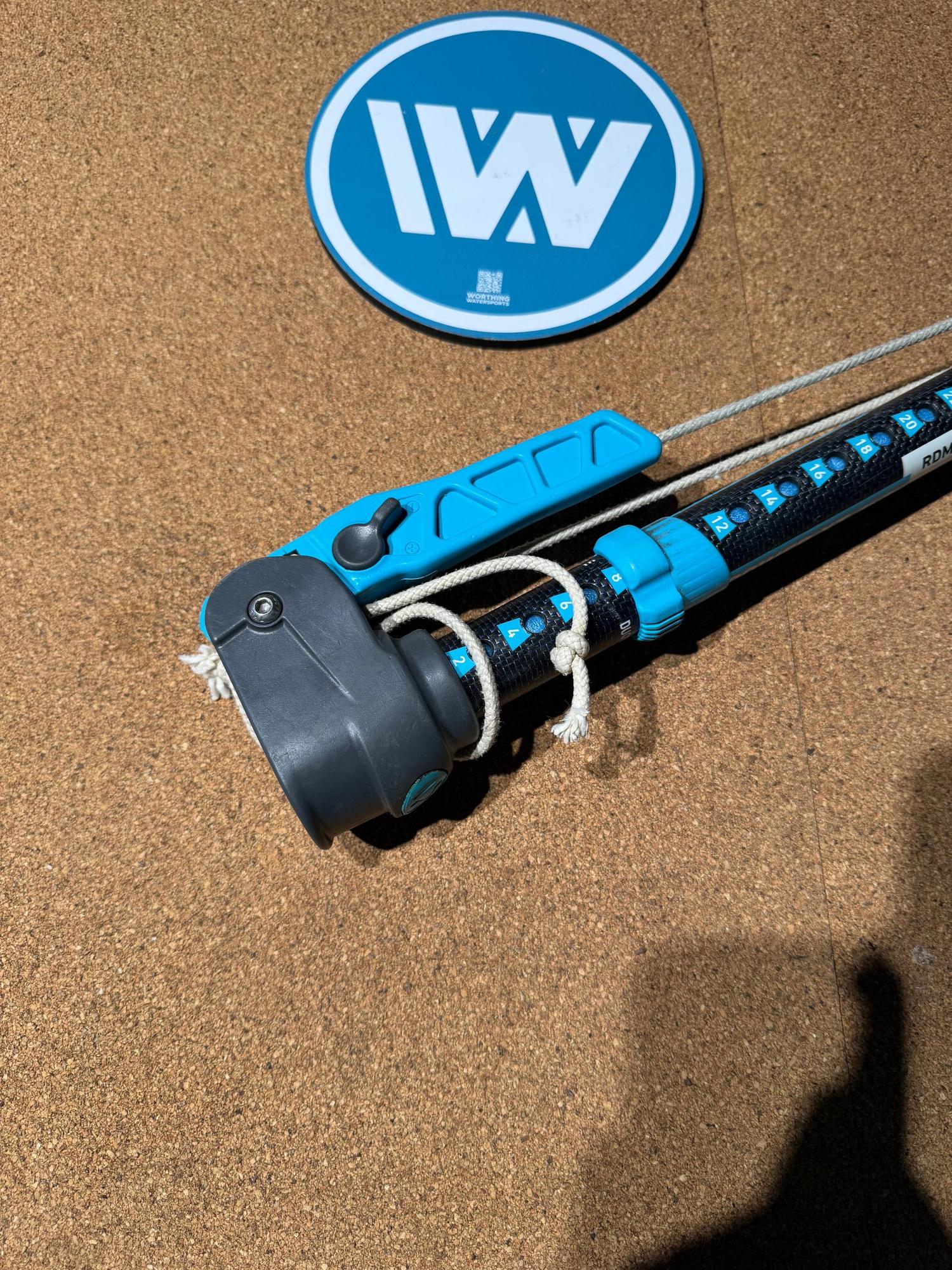 Duotone Power.XT 2.0 SLS carbon RDM windsurfing extension with blue ratchet lever and numbered adjustment scale.