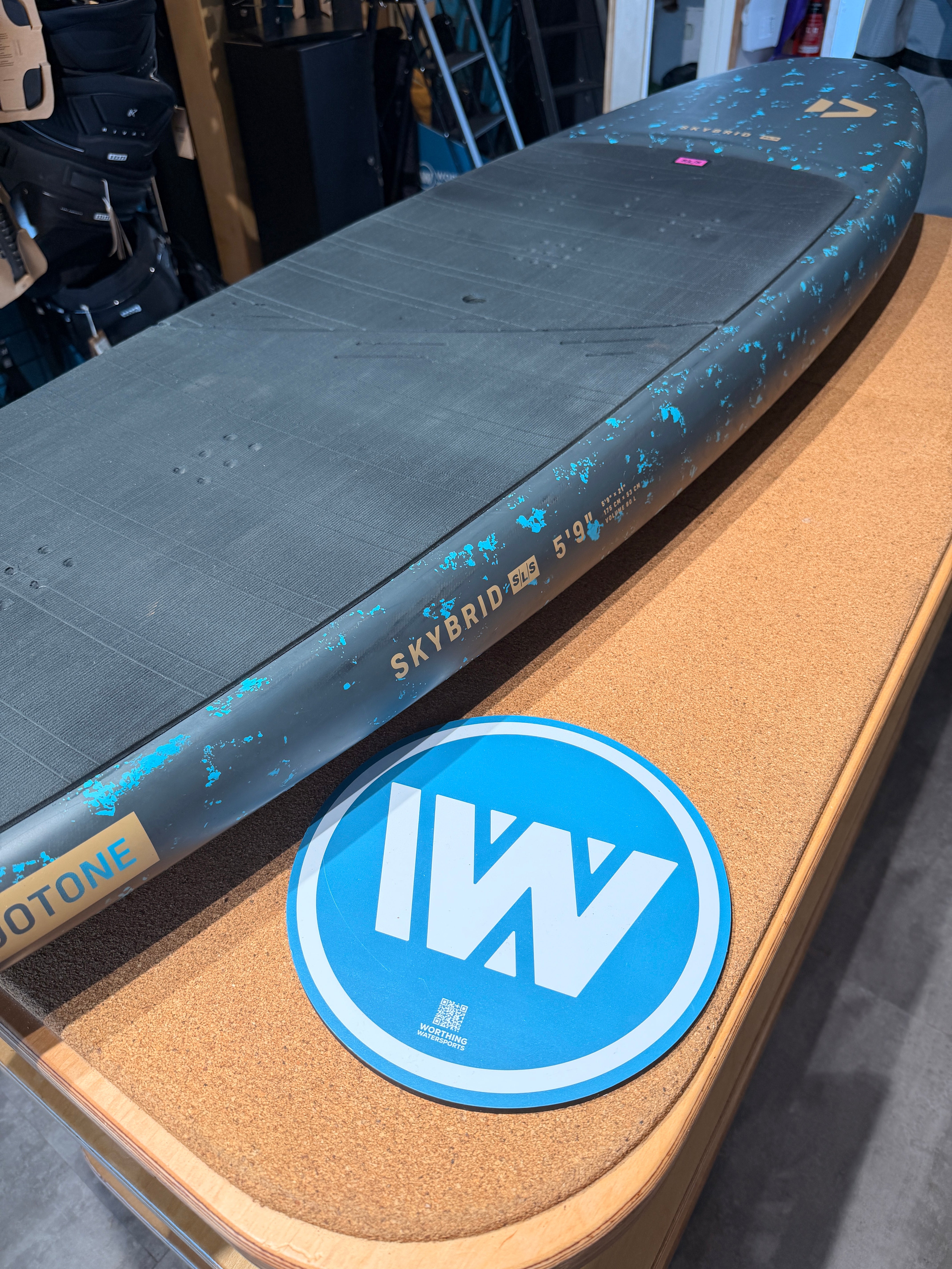 Used Duotone Skybrid SLS 5'9" 80L 2026 - Mid-length Wing and Parawing Board