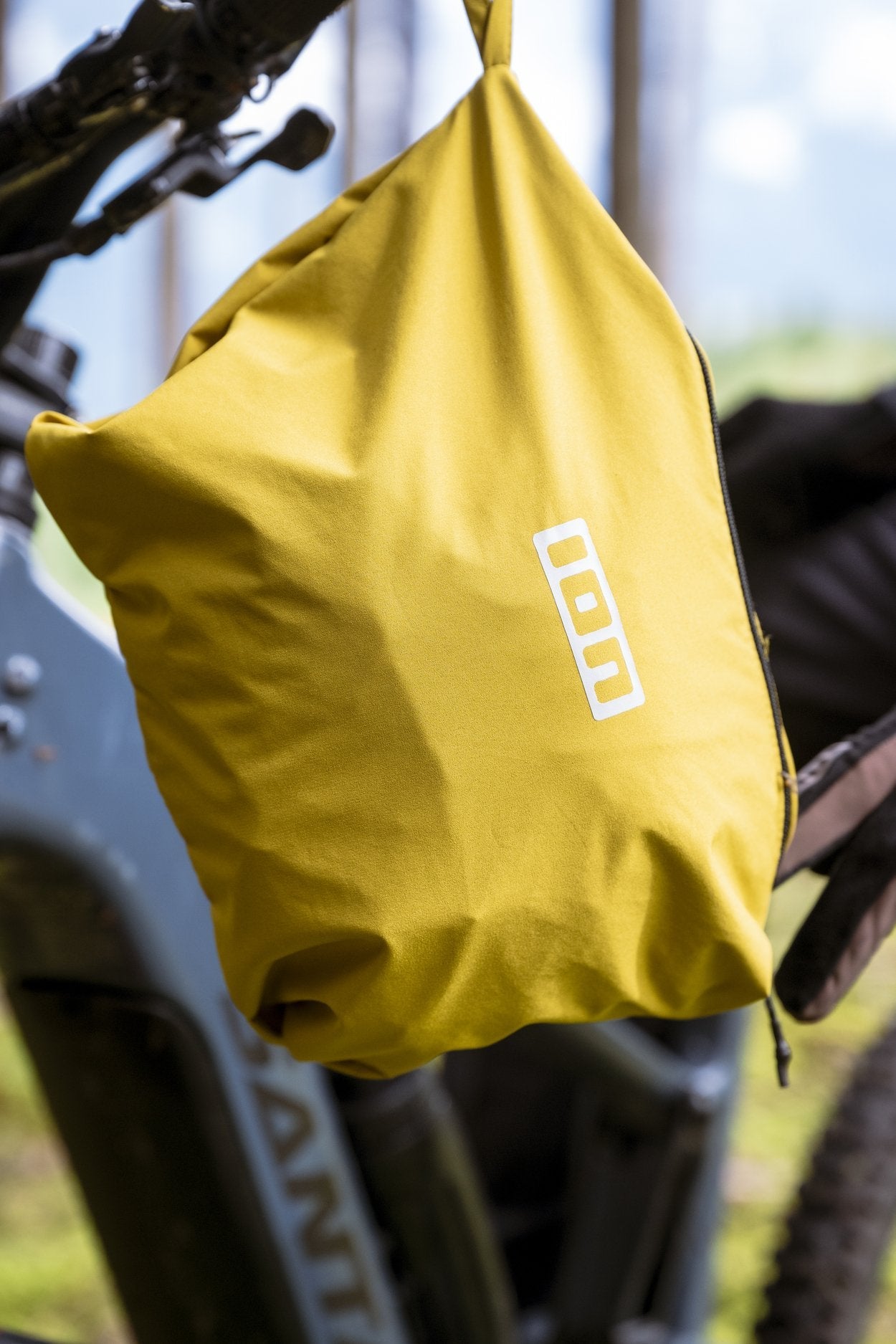 ION Bike Jacket Shelter Lite 2.5L Unisex 2024