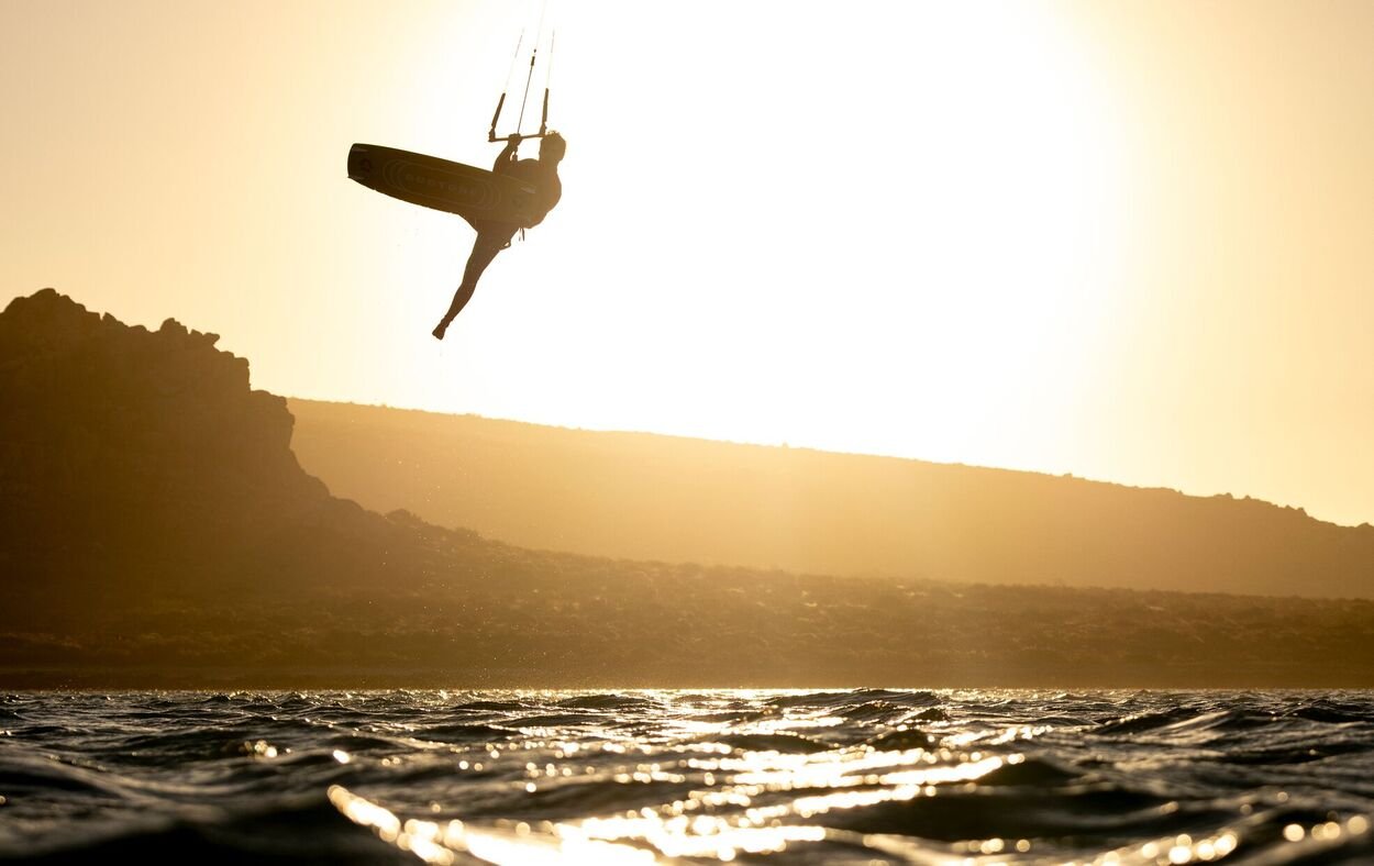 Duotone Gonzales 2026 - Entry - Level Freeride Twintip - Worthing Watersports - 9010583300887 - Twintips - Duotone Kiteboarding