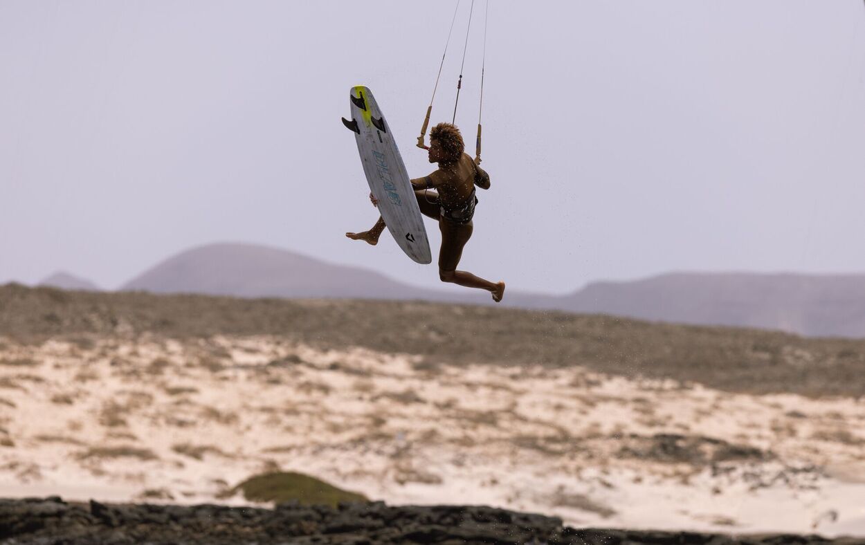 Duotone Whip D/LAB 2026 - Small Wave / Strapless Freestyle - Worthing Watersports - 9010583285382 - Surfboards - Duotone Kiteboarding