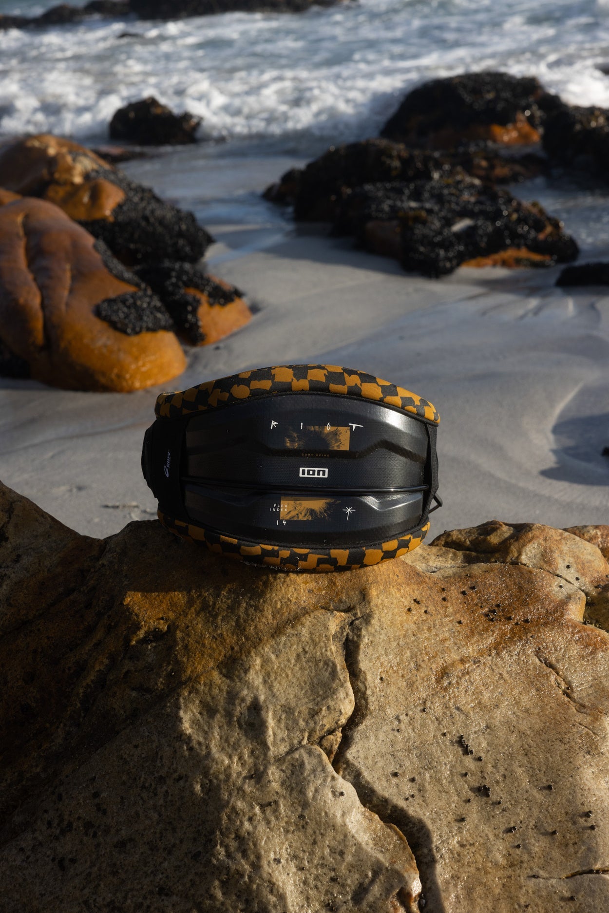 ION Riot Curv - Kitesurfing Hardshell Harness - Worthing Watersports - 9010583283203 - Harness - ION Water