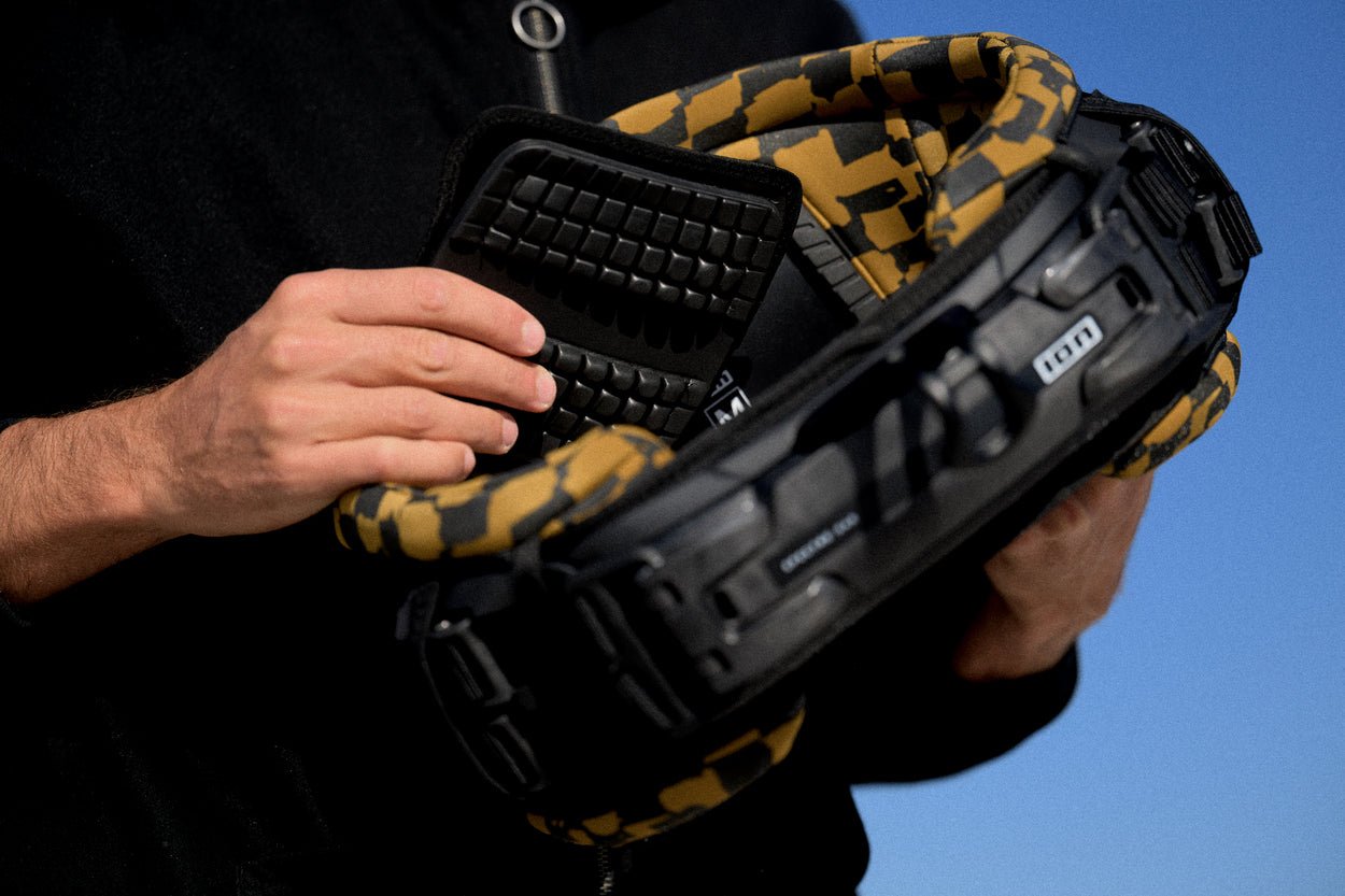 ION Riot Curv - Kitesurfing Hardshell Harness - Worthing Watersports - 9010583283203 - Harness - ION Water