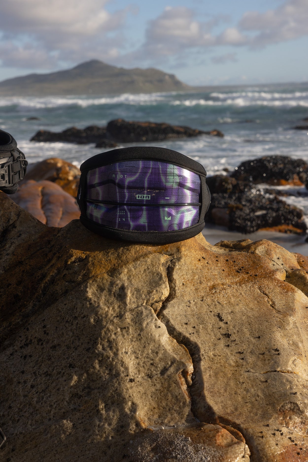 ION Riot Curv - Kitesurfing Hardshell Harness - Worthing Watersports - 9010583283203 - Harness - ION Water