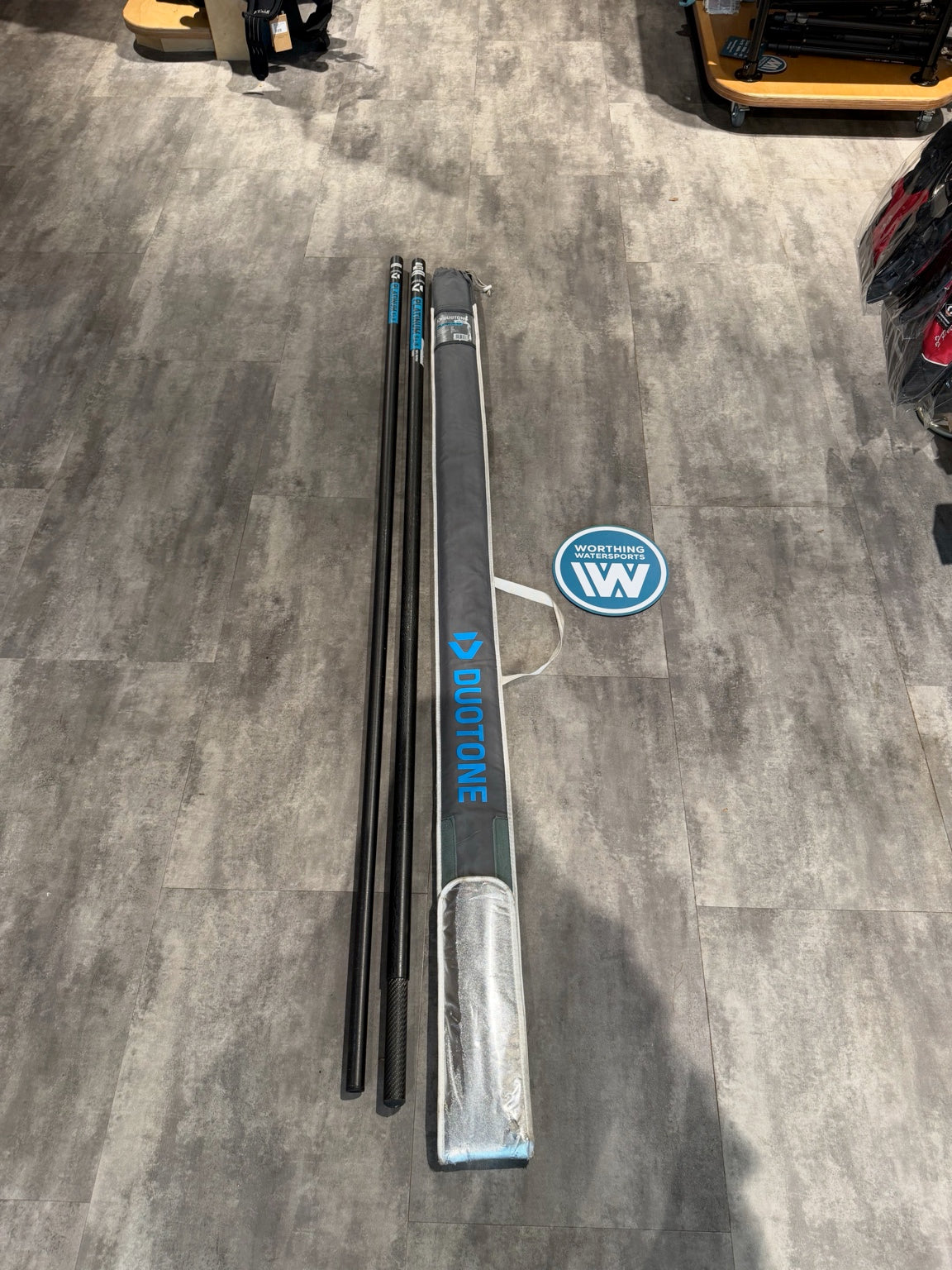 Actual used Duotone Platinum SLS RDM 400 mast and bag close-up