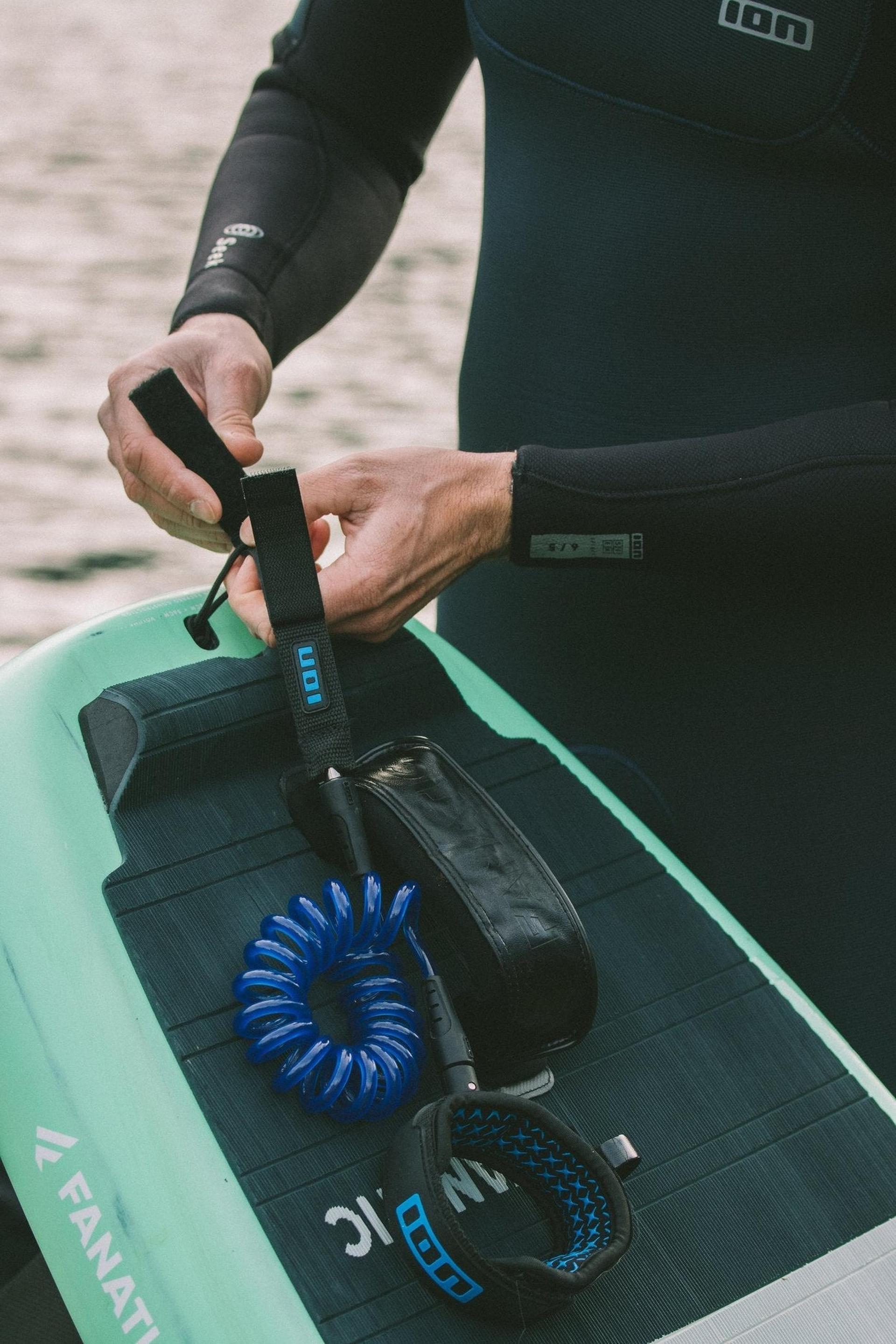 ION Wing Leash Core Coiled Knee 2022