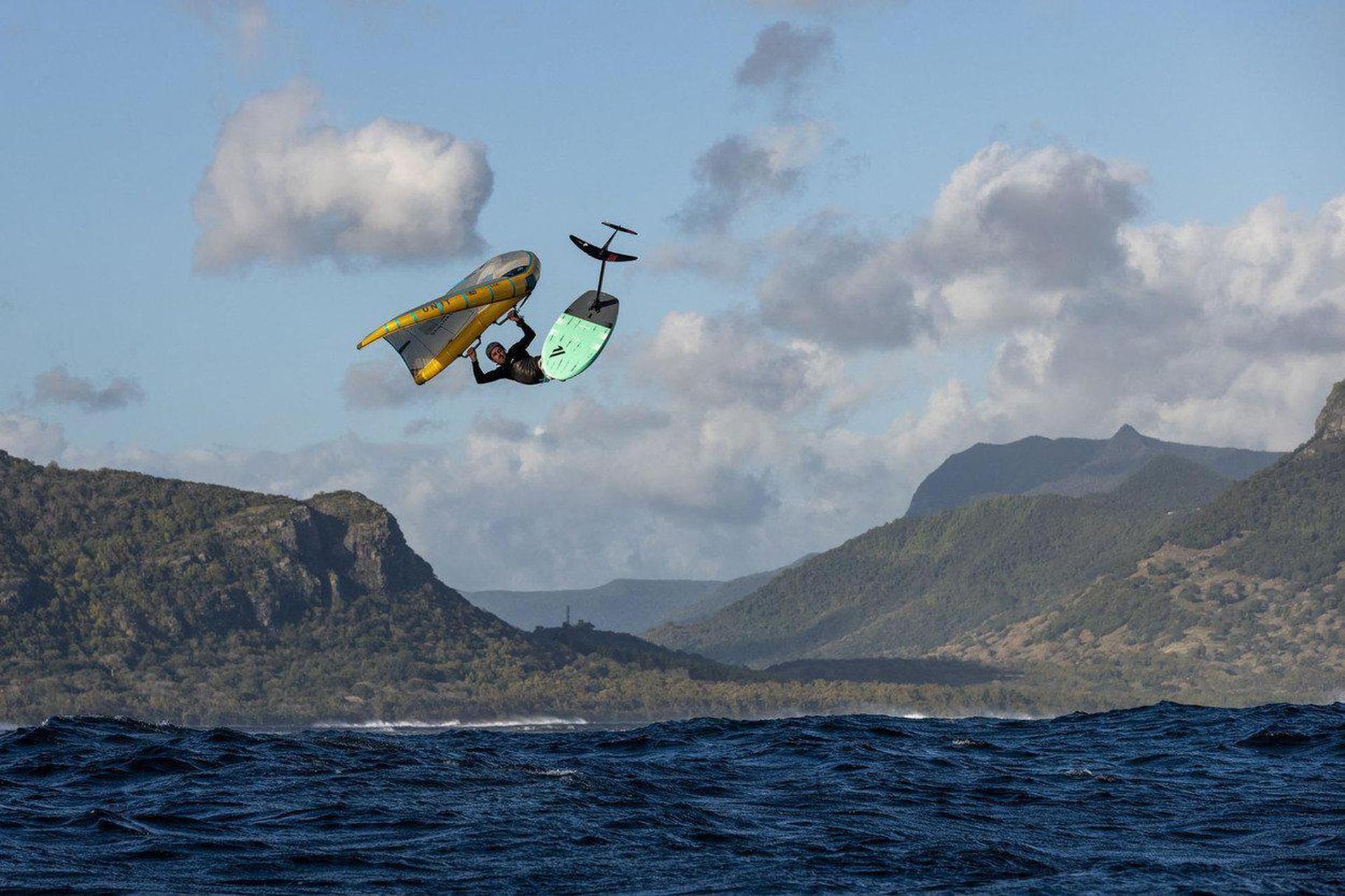 ION Wing/SUP Leash Core Coiled Hip Waist 2024